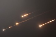 命盘查询伊朗以导弹齐射回应以色列的大规模袭击